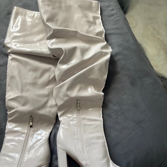 Elegant Glossy Heeled Boots - Picture 2 of 2